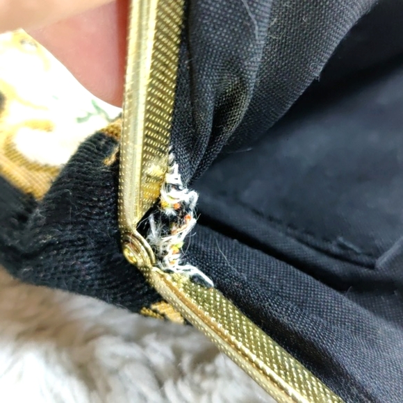 Vintage Tapestry Beautiful Floral / Black Purse & Gold Clasps - Picture 14 of 15